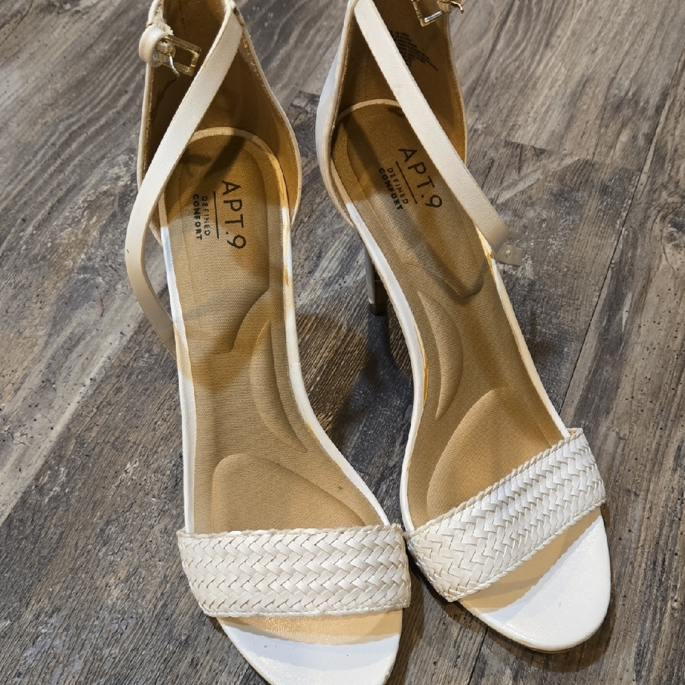 Apt. 9 Women's Elegant Cream Heels